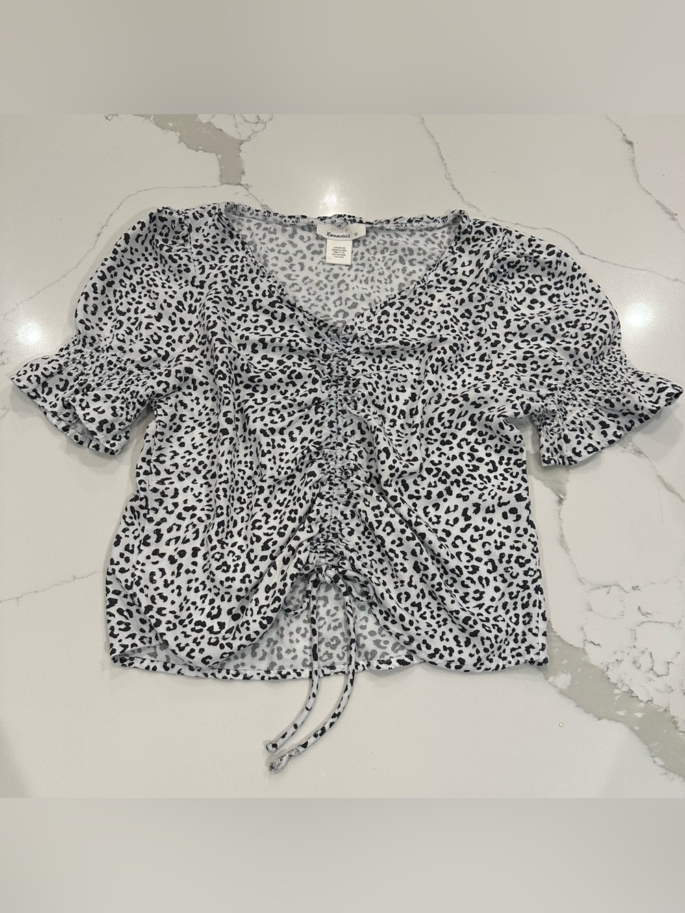 Urban Romantics Black White Animal Print Ruched Crop Top L Short Sleeve V-Neck